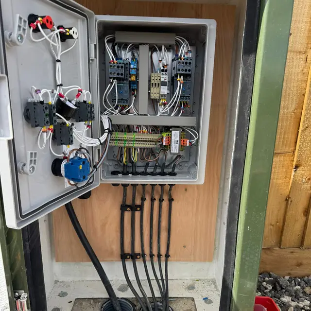 Wiring inside the new twin pump control panel